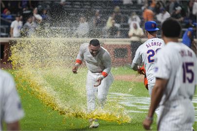 MLB（影）／三壞球開綠燈炸裂再見全壘打！　大都會捕手開砲後「一舉動」成亮點