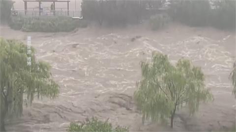 北京路變河道車順水流　紫禁城600年不淹水紀錄被打破