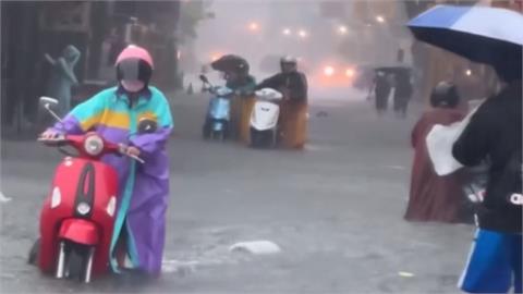 雨彈狂炸彰化「水淹膝蓋走不了」！縣長王惠美「僅做1事」遭網灌爆：咕嚕咕嚕