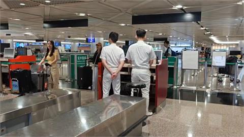 快新聞／知法犯法！桃機1員警涉收賄、放行旅客走私加熱菸　遭羈押禁見