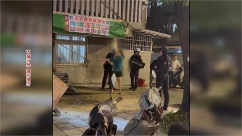 土地糾紛暴走! 土城婦揮菜刀砍攤架 遭警奪刀制伏
