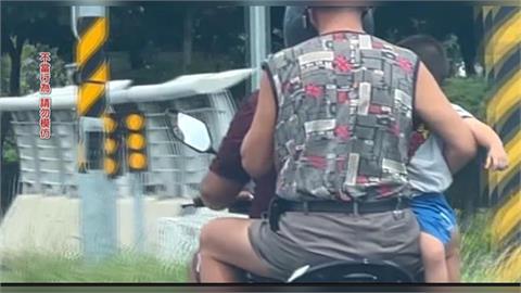 這樣太危險！父母騎車載孩三貼　小朋友還沒戴帽被抱側坐大腿