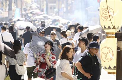 日本東京等20多地區中暑警報　熱翻！男生也搶買陽傘
