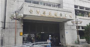 不爽嫌否認偷車！警暴走「警棍狂戳腹」害命　法院揭黑歷史判6年4月