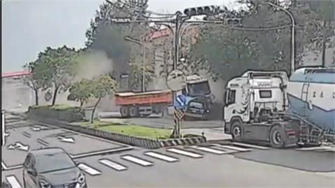 司機開到睡著！　聯結車衝撞釀四傷　驚悚畫面曝
