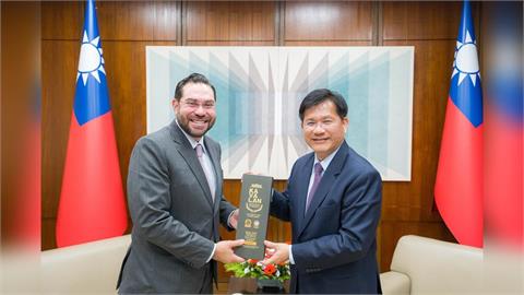 快新聞／中共這次慌了！眼見台灣、宏國修復關係急跳腳　急掏支票「狂買這商品」