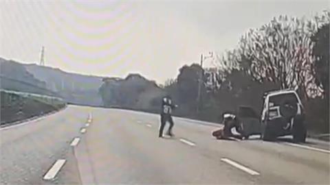 有影／爆胎又噴火飆上國道　逮駕駛「罪刑一籮筐」依法送辦