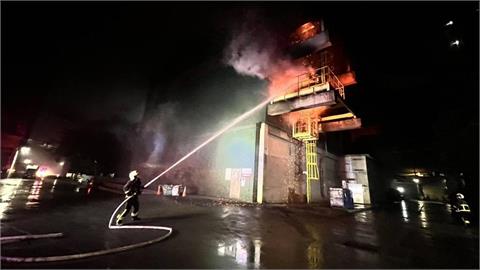 快新聞／又是台泥！蘇澳廠半夜高樓起火　駭人畫面曝光了
