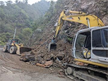 中橫便道坍方　谷關工務段兩端同步搶修