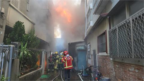 台南東區3層樓透天厝大火延燒3戶　臥病在床8旬翁罹難
