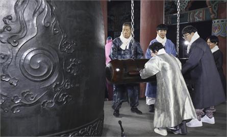 傷心跨年！南韓舉國哀悼濟州航空空難　韓團登紅白「穿白衣+黑絲帶」