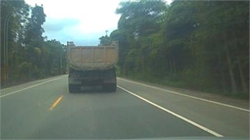 聯結車撞休旅車竟加速逃逸 民眾見狀逮人