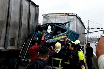 沒安全距離！ 聯結車追撞 後方大塞車