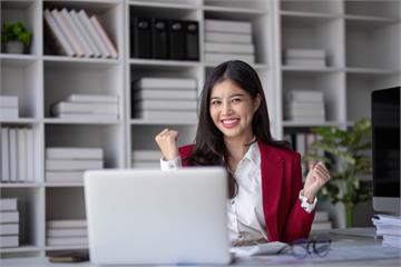 宇宙在偷偷幫妳!好好注意這6個信號 出現1個就代表在走上坡