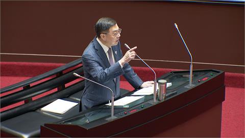 卓揆嗆「對法律一無所知」　翁曉玲急亮學歷反被酸