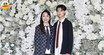 李靚蕾低胸禮服「飄」進邱澤許瑋甯婚禮　吳姍儒稱「21世紀以來沒看過這麼好看的新人」