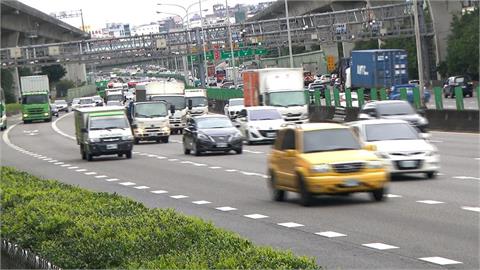 快新聞／高公局預估初四國道車潮「恐比平日多50%」！　塞爆路段看這裡