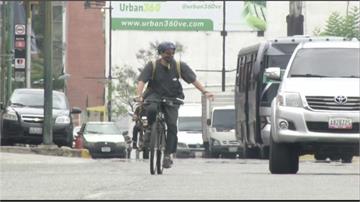 疫情改變生活 委內瑞拉棄汽車改騎自行車