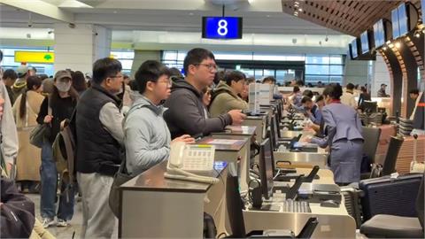 快新聞/迫不及待!新春連假開始 清晨桃機「旅客爆量」畫面直擊