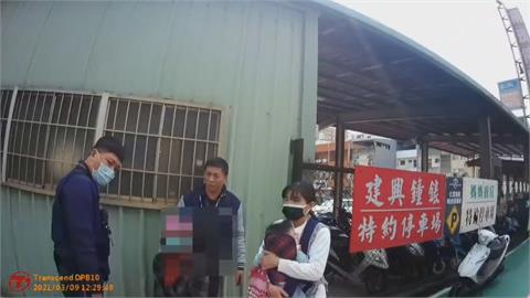 好暖！阿嬤菜買太多提不動跌坐路旁堅持自己走 暖警熱心送回家