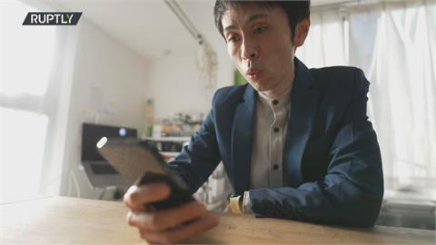 患了手機成癮症？　日本發明「假手機」　盼減輕成癮焦慮