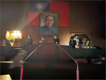 快新聞／鄭天財嗆要燒綠委！　學者建議提告恐嚇：已超出言論免責權