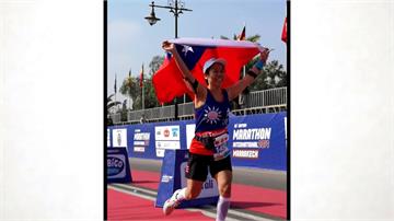 「台灣不是中國」 女跑者披國旗完賽摩洛哥馬拉松