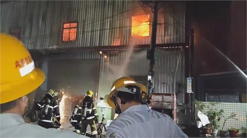 高雄市3C廠房爆炸大火  一、二樓廠房陷入火海
