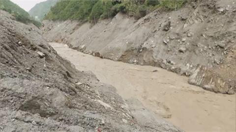 尼泊爾山洪隧道逾600人失聯　救難隊直升機抵達