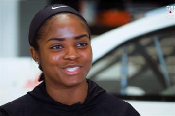 職業賽車首位非裔女技工 秒換輪胎神技