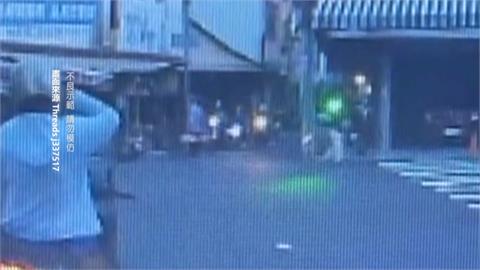 台中民眾拿「綠光手電筒」亂照騎士　騎士用手遮擋光源幸無釀禍