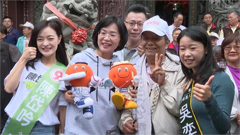 蘇巧慧參加萬人登山活動 李四川連三天同台侯友宜