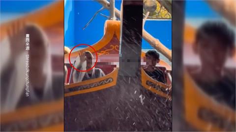 玩漂漂船被卡山洞　孩童比「540」無聲求助手勢引注意