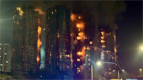 香港大火／宏福苑惡火已奪44命！29秒「起火瞬間」畫面曝…路人喊：怎沒有警報