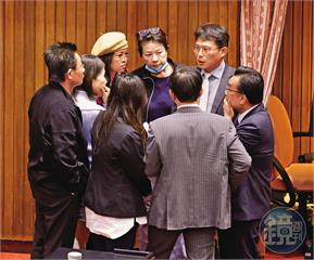 【檢拚起訴接押柯4】民眾黨權力改組在即　一跡象顯示柯指定黃國昌接班有變