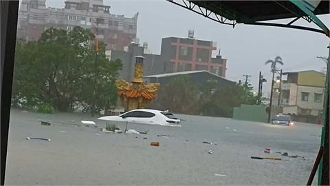 大雨狂炸「紫爆」嘉義縣！後潭平安宮泡水災情曝光⋯「水淹半個車身」