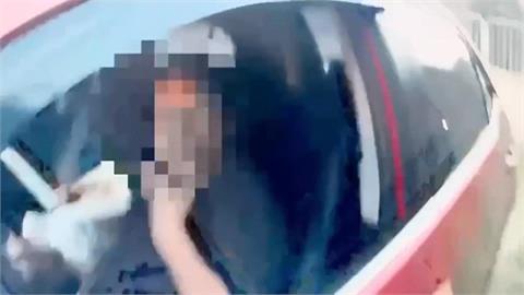 無照女毒駕借友車上路! 拒檢逃逸裝沒事"車上吃便當"