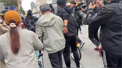 快新聞／三立採訪車猛撞彰銀釀10傷　警方帶走林姓駕駛畫面曝