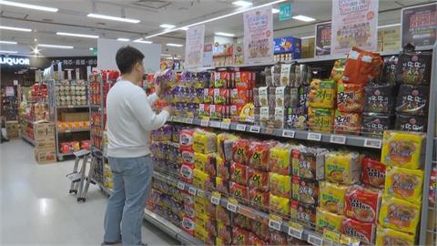 中東戰火衝擊塑膠產量 南韓民眾搶購泡麵、垃圾袋