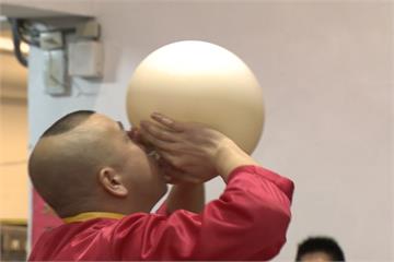 麵糰也能吹氣球？世界紀錄保持人神技驚人