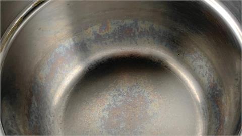不鏽鋼鍋「彩虹紋」如何輕鬆去除？廠商曝「清潔3步驟」秒變乾淨溜溜
