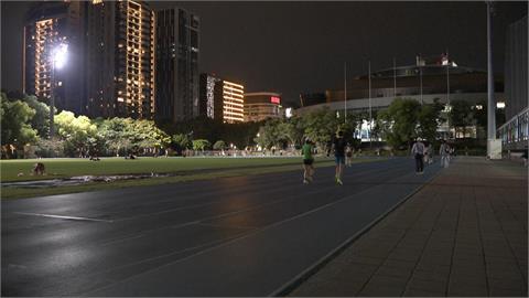 清明連假國道湧車潮「交通量增1.3倍」　鋒面影響雨彈轟炸