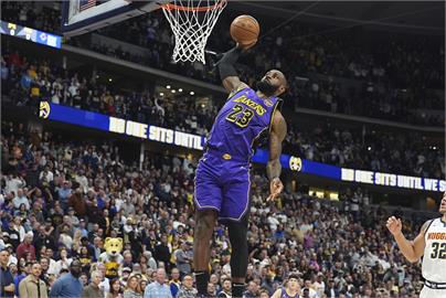 NBA(影)/23+77=100!詹皇和唐西奇聯手轟57分終止金塊最近9連勝