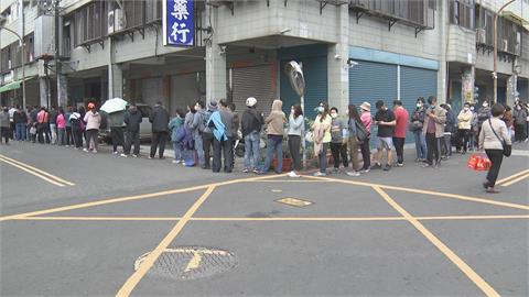 過年吃甜甜！　鳳山花生糖老店排長龍