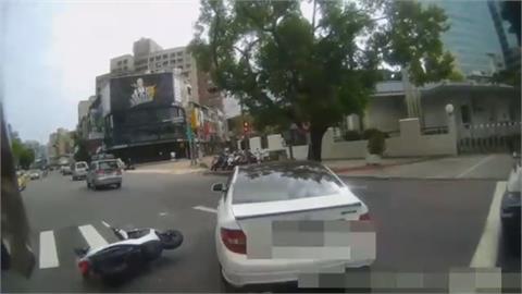 違規拒檢撞倒警車　酒駕醉犯赤腳狼狽被捕