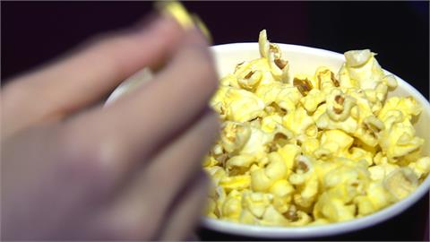 北市倉促宣布影廳初一起禁飲食 業者轟:雙重標準不公平