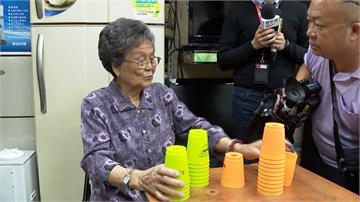 92歲台灣阿嬤破疊杯世界紀錄 竟因新規定被判失格