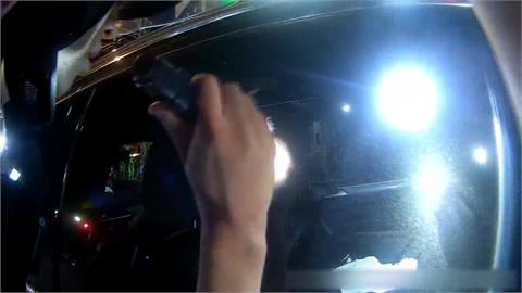 毒品嫌車藏毒違停人不見　超商「吃泡麵」裝沒事被警叫出來
