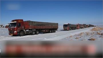 -20度凍未條！新疆道路結冰 百輛車受困