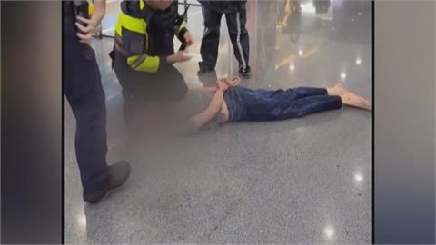 工程師大鬧頭份購物中心　情緒失控暴走砸商品遭壓制送醫